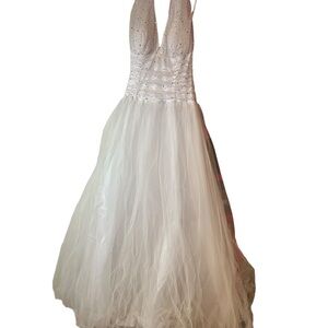 BRAND NEW!! JCPenney CINDERELLA White Prom Dress with Sequins and Tule.